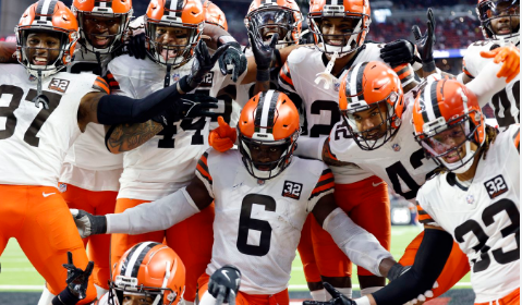 MAJOR BOOST: Browns sign 13 remarkable players to the practice squad