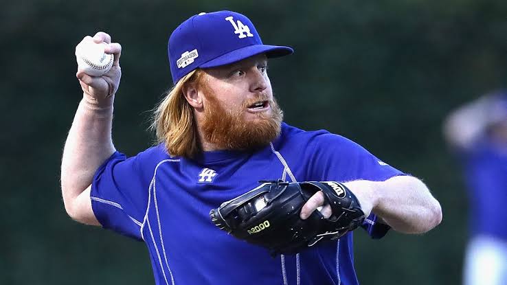 BREAKING: Cubs to complete the signing of Justin Turner As They Wait on Alex Bregman